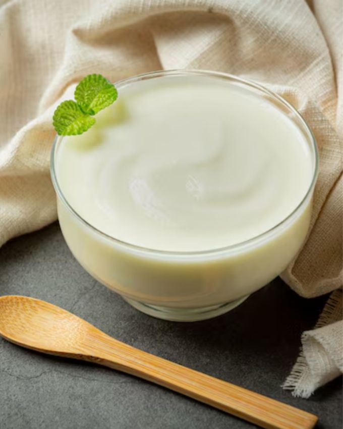 એલોવેરા અને દહીં વાળના મૂળને મજબૂત બનાવવા માટે ઊંડાણપૂર્વક કામ કરે છે. આ હેર પેક ખૂબ જ પાતળા અને સૂકા વાળ માટે એક ઉત્તમ ઉપાય છે. મજબૂત વાળ માટે આ પેક કેવી રીતે તૈયાર કરવું અને તેના ઉપયોગ વિશે જાણો 