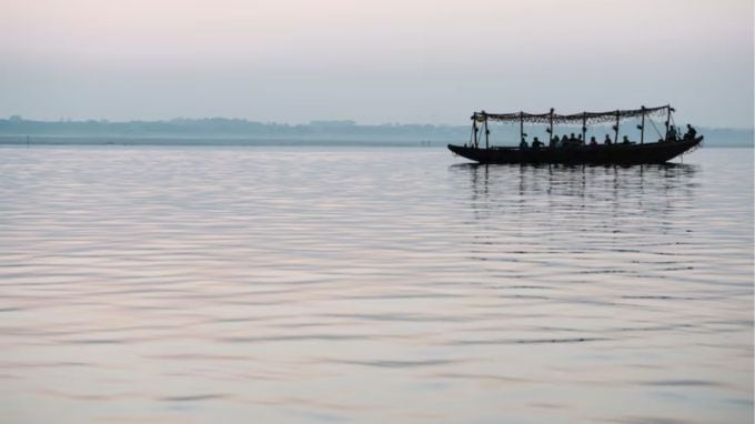 કાનપુરમાં તમને મુંબઈ અને ગોવા જેવું વાતાવરણ જોવા નહીં મળે, પરંતુ જો તમે પેરાસેલિંગ કરવા માંગતા હો, તો તમને અહીં તક આપવામાં આવશે. તમને જણાવી દઈએ કે, કાનપુરના ગંગા બેરેજ સ્થિત બોટ ક્લબમાં પેરાસેલિંગ શરૂ કરવામાં આવ્યું છે. જ્યાં તમને મુંબઈ અને ગોવાની સાહસિક પ્રવૃત્તિઓમાં લોકો જેવો જ અનુભવ મળશે.(photo- freepik)