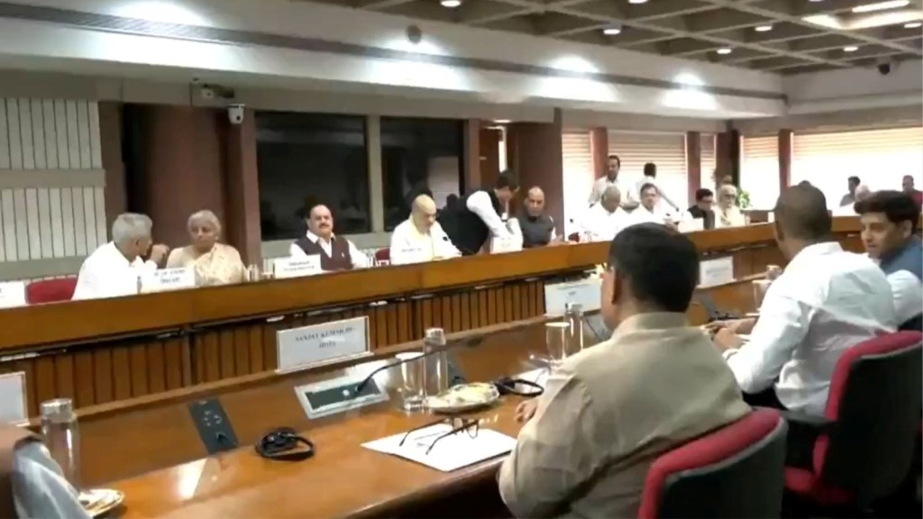 All Party Meet: સર્વપક્ષીય બેઠકમાં શું થયું? ઓવૈસીએ કહ્યું- સરકાર પાસે કાશ્મીરીઓને દત્તક લેવાની સુવર્ણ તક All Party Meet: સર્વપક્ષીય બેઠકમાં શું થયું? ઓવૈસીએ કહ્યું- સરકાર પાસે કાશ્મીરીઓને દત્તક લેવાની સુવર્ણ તક