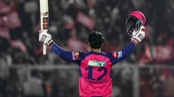 વૈભવ આઈપીએલના ઇતિહાસમાં સૌથી નાની ઉંમરમાં સદી ફટકારનાર પ્લેયર પણ બની ગયો છે. તેણે 14 વર્ષ અને 32 દિવસે સદી ફટકારી હતી.(તસવીર - સોશિયલ મીડિયા)