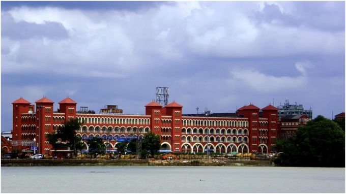 કોલકાતા: સુંદરવન પશ્ચિમ બંગાળમાં પ્રવાસીઓ માટે શ્રેષ્ઠ સ્થળોમાંનું એક છે. અહીં તમને બોટ સફારીનો પણ સારો અનુભવ મળશે. તમને જણાવી દઈએ કે અહીંનું કુદરતી સૌંદર્ય પણ પ્રવાસીઓને ખૂબ આકર્ષિત કરે છે. આવી સ્થિતિમાં, સુંદર દ્રશ્યો જોવા માટે તમારે અહીં મુલાકાત લેવી જ જોઈએ.(photo-wikipedia)