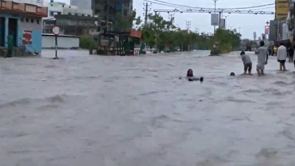 ગુજરાતમાં આફતનો વરસાદ, બોટાદનું ખાંભડા ગામ પાણીમાં ગરકાવ, ભાવનગરમાં પૂર જેવી સ્થિતિ