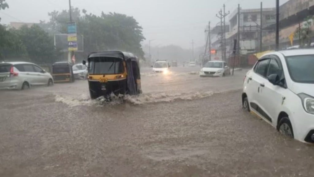 ગુજરાત વરસાદ: ગુજરાતમાં ગુજરાતમાં સરેરાશ વરસાદનો ડેટા: સરેરાશ વરસાદ 31 ડેમ ઉચ્ચ ચેતવણી પર અત્યાર સુધીમાં 46.21 ટકા રહ્યો છે. દક્ષિણ ગુજરાતમાં સૌથી વધુ વરસાદ 50.82 ટકા છે અને ઉત્તર ગુજરાતમાં સૌથી ઓછો વરસાદ 41.31 ટકા છે. ગુજરાતમાં ચોમાસાના ડેમો એ ફોટો-ડબ્લ્યુઆરડીજીયુજરાત ચોમાસાના સરેરાશ વરસાદ પર ઉચ્ચ ચેતવણી છે: ચોમાસા ધીમે ધીમે ગુજરાતમાં વહે છે. રાજ્યના મોટાભાગના વિસ્તારોમાં વરસાદ પડ્યો છે. અને સતત. સરેરાશ ચોમાસાને હવામાન વિભાગની અપેક્ષા વચ્ચે અત્યાર સુધી ગુજરાતમાં મોસમના સરેરાશ વરસાદનો સરેરાશ 46.21 ટકા મળ્યો છે. દક્ષિણ ગુજરાતમાં સૌથી વધુ વરસાદ .8૦..8૨ ટકા અને ઉત્તર ગુજરાતમાં સૌથી નીચો 41.31 ટકા સરેરાશ વરસાદ થયો છે. નર્મદા ડેમમાં 48.15 ટકા અને કુલ સ્ટોરેજ ક્ષમતાના 206 જળાશયો 54.50૦ ટકા ભર્યા છે. 46.21 ટકા. દક્ષિણ ગુજરાતમાં સૌથી વધુ વરસાદ, કુચ વિસ્તારમાં .3૦..35 ટકા, સૌરાષ્ટ્રમાં .4 45..4૧ ટકા, પૂર્વ સેન્ટ્રલ ગુજરાતમાં .1 44.૧૧ ટકા અને ઉત્તર ગુજરાતમાં .3૧..3૧ ટકા, નર્મદા ડેમ 48 48.૧5 ટકા હતો, એમ રાજ્યમાં એસ.ઇ.ઓ.સી.ના અહેવાલમાં જણાવાયું છે. લગભગ 54.50 ટકા ક્ષમતા ભરાય છે. આમ, રાજ્યભરના વરસાદને પગલે, 31 ડેમ હાઇ ચેતવણી, 19 ડેમ ચેતવણી અને 18 ડેમને ચેતવણી આપવામાં આવી છે. 1 જૂન, 2025 થી આજ સુધી, 4,205 નાગરિકોને વહીવટી પ્રણાલી દ્વારા સલામત સ્થળે ખસેડવામાં આવ્યા છે, અને 684 નાગરિકોને બચાવી લેવામાં આવ્યા છે. આ ઉપરાંત, વહીવટી પ્રણાલીએ 13 એનડીઆરએફ ટીમ તેમજ 20 એસડીઆરએફ ટીમ, તેમજ 02 એનડીઆરએફ અને 13 એસડીઆરએફ ટીમના હેડ ક્વાર્ટર્સ પર અનામત ગોઠવી છે. ગુજરાતના દરિયાકાંઠાના વિસ્તારોમાં માછીમારો 7 થી 10, જુલાઈ 2025 સુધી પણ જારી કરવામાં આવી છે. 24 કલાકમાં 33 જિલ્લાઓના રાજ્યના 33 જિલ્લાઓના રાજ્યના અહેવાલ મુજબ, છેલ્લા 24 કલાક દરમિયાન રાજ્યભરના 33 જિલ્લાઓના 209 તાલુકાસમાં ભારે વરસાદ પડે છે. છેલ્લા 24 કલાકથી, તાપી જિલ્લાના ડોલવાન તાલુકામાં સૌથી વધુ વરસાદ અને ડાંગ અને ડાંગના સુબીર તાલુકા અને ભુજ તાલુકાને 3-5 ઇંચથી વધુ વરસાદ પડ્યો છે. વરસાદ પડી રહ્યો છે. તદુપરાંત, વ્યાર, વાન્સદા, બાલાસિનોર, વાઘાઈ અને મેઘરાજને 3-3 ઇંચથી વધુ વરસાદ પડ્યો. આ ઉપરાંત, રાજ્યના 18 તાલુકાસમાં બે ઇંચથી વધુ, 48 તાલુકાસમાં એક ઇંચથી વધુ, જ્યારે 130 તાલુકોને એક ઇંચથી ઓછો વરસાદ થયો હતો.
