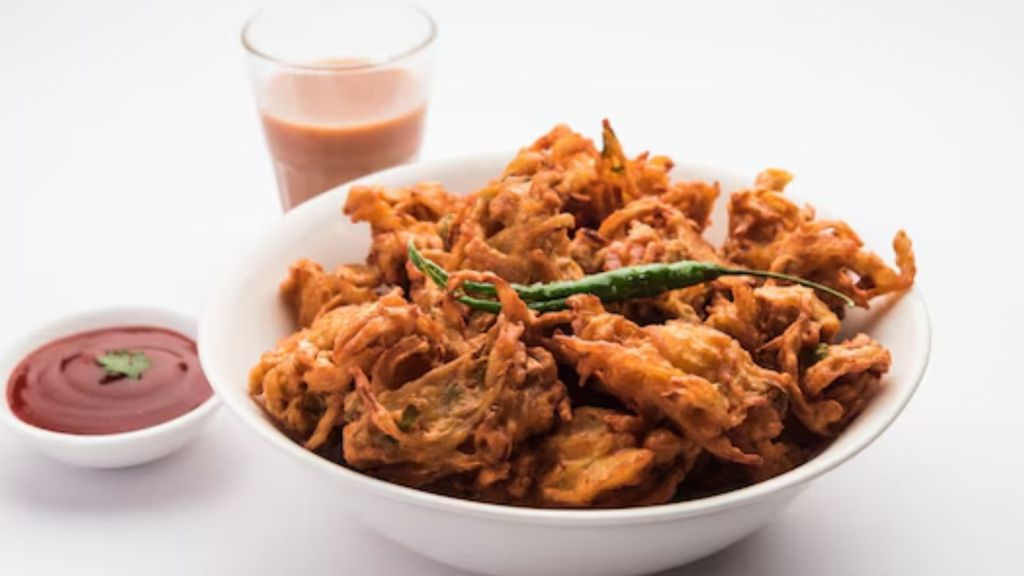 ડુંગળીના ભજીયા રેસીપી | Kanda Bhajiya Recipe In Gujarati