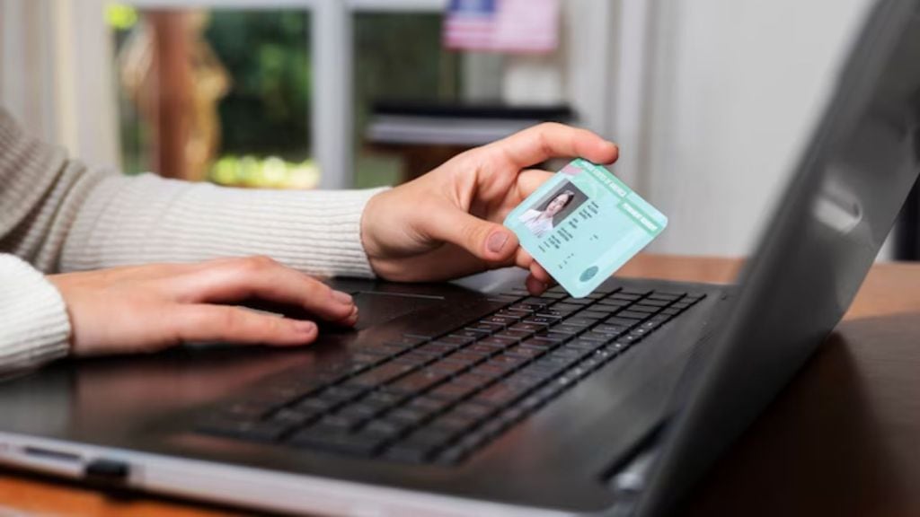 Voter ID કાર્ડ હવે 15 દિવસમાં મળી જશે, જાણો ચૂંટણી કાર્ડ માટે ઓનલાઇન અરજી અને ટ્રેક કેવી રીતે કરવું? Voter ID કાર્ડ હવે 15 દિવસમાં મળી જશે, જાણો ચૂંટણી કાર્ડ માટે ઓનલાઇન અરજી અને ટ્રેક કેવી રીતે કરવું?