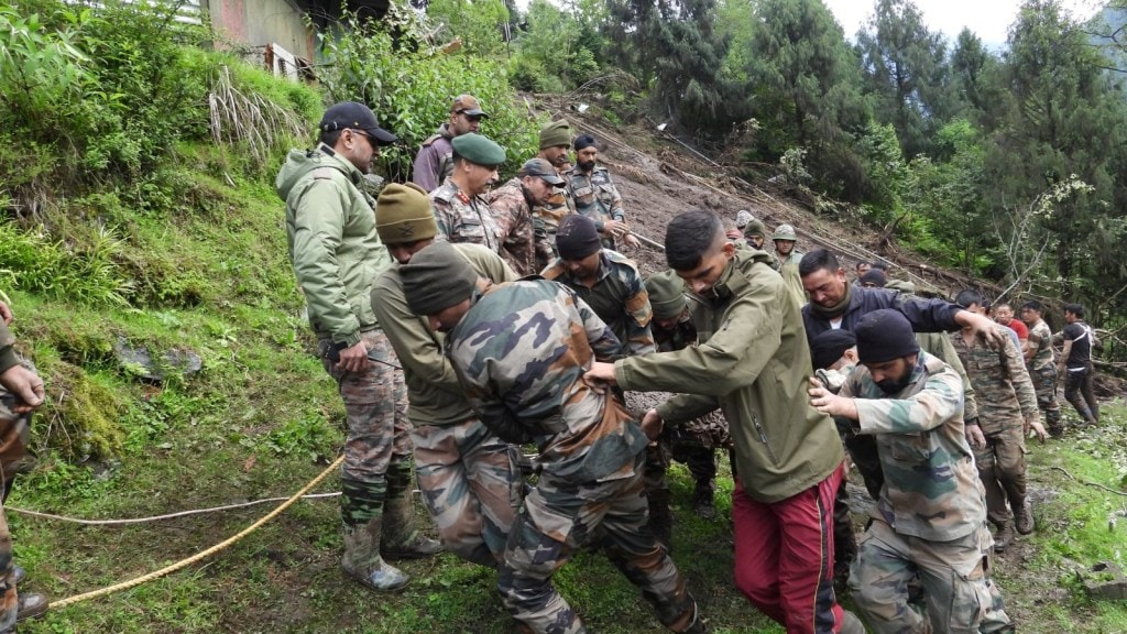 Northeast Floods: સિક્કિમમાં લશ્કરી છાવણી પર ભૂસ્ખલન, 3 સૈનિકોના મોત, 6 લાપતા