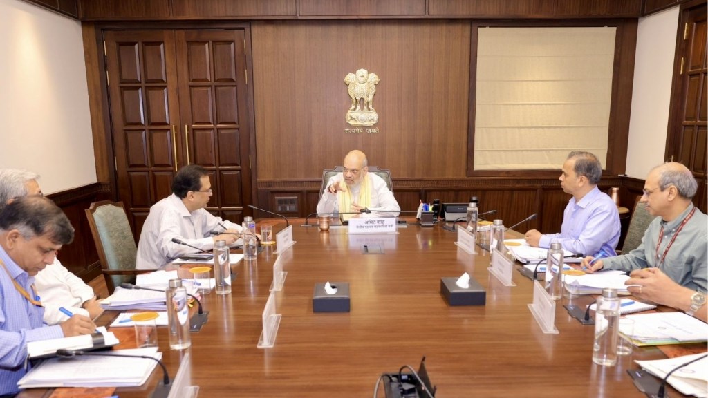 Census 2027: વસ્તી ગણતરી બે તબક્કામાં કરવામાં આવશે, કેન્દ્રએ જાહેરનામું બહાર પાડ્યું Census 2027: વસ્તી ગણતરી બે તબક્કામાં કરવામાં આવશે, કેન્દ્રએ જાહેરનામું બહાર પાડ્યું