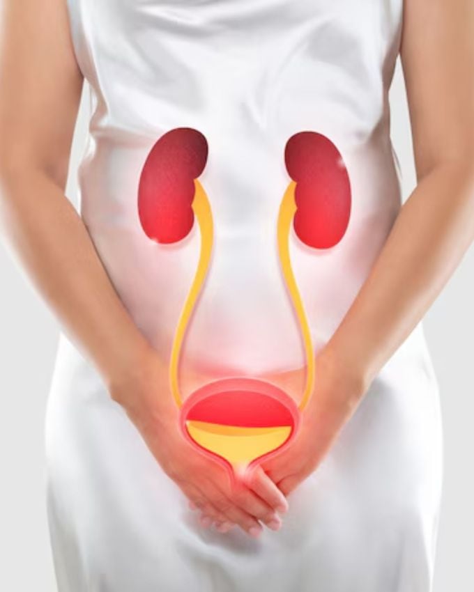 <strong>સ્ત્રીઓમાં ગર્ભાશયનું ખસવું</strong> : ચોક્કસ ઉંમર પછી અથવા બાળજન્મ પછી સ્ત્રીઓમાં "ગર્ભાશયનું વિસ્તરણ" થવાની શક્યતાવધુ હોય છે. જેમ જેમ ગર્ભાશય તેની સામાન્ય સ્થિતિથી નીચે ઉતરે છે, તેમ તેમ તે મૂત્રાશય પર દબાણ લાવે છે. પરિણામે વારંવાર પેશાબ કરવાની લાગણી ઉત્પન્ન થાય છે. 