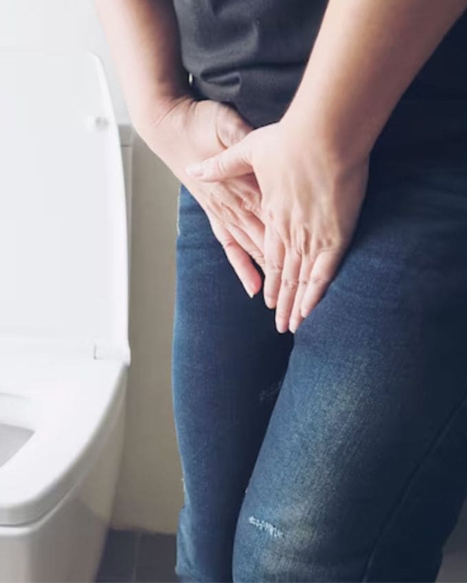 <strong>સાયકોલોજીકલ કારણ</strong> : વધુ પડતું વિચાર અને તણાવ તમારા મૂત્રાશયને પણ ઉત્તેજિત કરી શકે છે. જ્યારે મન સતત વિચારતું રહે છે, ત્યારે શરીર તણાવની સ્થિતિમાં હોય છે. આ મૂત્રાશયના કાર્યને પણ અસર કરે છે, જેના કારણે તમારા માટે રાત્રે આરામ કરવો મુશ્કેલ બને છે.