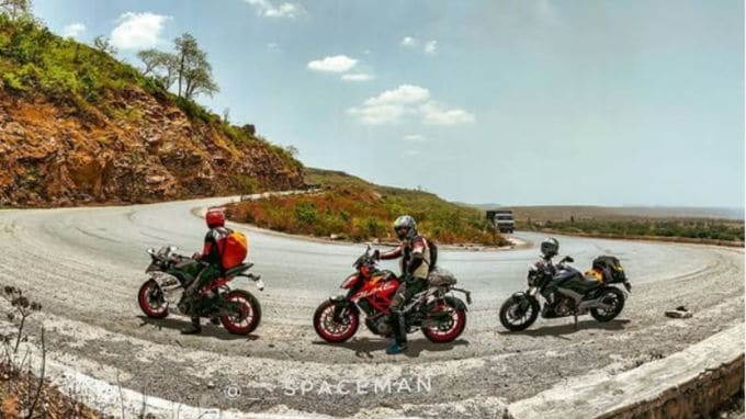 ખાનગી વાહન- જો તમારી પાસે તમારું પોતાનું વાહન હોય તો તમે સીધા મારકુંડી ખીણ જઈ શકો છો. વારાણસી-શક્તિનગર રાજ્ય ધોરીમાર્ગ ખીણમાંથી પસાર થાય છે અને તમે આ માર્ગને અનુસરીને સરળતાથી ત્યાં પહોંચી શકો છો. આ સાથે તમે રોબર્ટ્સગંજ અથવા નજીકના શહેરોથી ખીણ સુધી પહોંચવા માટે ઓટો-રિક્ષા અથવા બાઇક પણ ભાડે લઈ શકો છો.(photo-Social media)