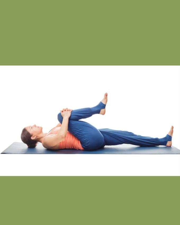 <strong>પવનમુક્તાસન</strong> : તમારી પીઠ પર સૂઈ જાઓ અને તમારા ઘૂંટણને વાળો. તમારી જાંઘને તમારી છાતી તરફ ખેંચો અને તમારા પગને તમારા હાથથી પકડી રાખો. થોડા ઊંડા શ્વાસ લો અને આ મુદ્રામાં 30 સેકન્ડ સુધી રહો.