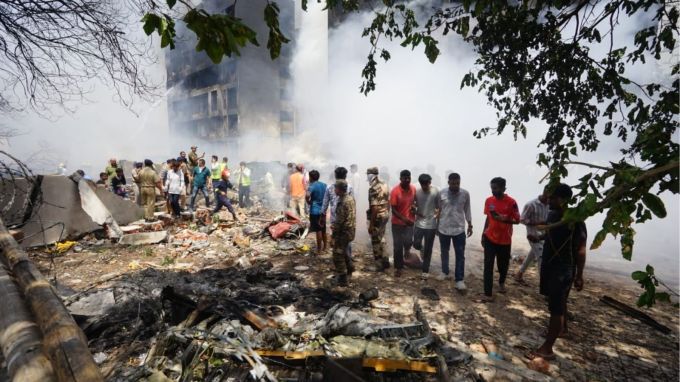 વડાપ્રધાન નરેન્દ્ર મોદી અને અમિત શાહ અમદાવાદ આવવા રવાના થયા હતા. ઉલ્લેખનીય છે કે 1988માં અમદાવાદમાં આ પ્રકારની મોટી ઘટના ઘટી હતી. (Express photo by Bhupedra Rana)