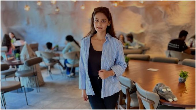 મોડેલ અંજલી વરમોરા સોશિયલ મીડિયા પર ખૂબ જ સક્રિય હતી. તે ઘણીવાર રીલના વીડિયો શેર કરે છે. તે જ સમયે, તે યુટ્યુબ પર વ્લોગ પણ પોસ્ટ કરે છે. ઇન્સ્ટાગ્રામ પર તેના 37 હજાર ફોલોઅર્સ છે. તે માત્ર 23 વર્ષની હતી અને તેણે આત્મહત્યા કરી હતી.(photo-instagram- anuu.varmora)