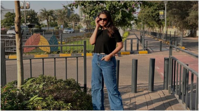 થોડા મહિનાઓથી તે એક મોડેલિંગ એજન્સીમાં કામ કરતી હતી. આ માટે તે કામ માટે સુરત અને અમદાવાદ જતી હતી. આ સાથે, પોલીસે એવી માહિતી પણ શેર કરી હતી કે બે વર્ષ પહેલા અંજલીની પણ સગાઈ થઈ હતી. પરંતુ, હવે 7 જૂનની રાત્રે, તેણીએ ફાંસી લગાવીને આત્મહત્યા કરી લીધી. તેના મૃત્યુથી પરિવાર આઘાતમાં છે.(photo-instagram- anuu.varmora)