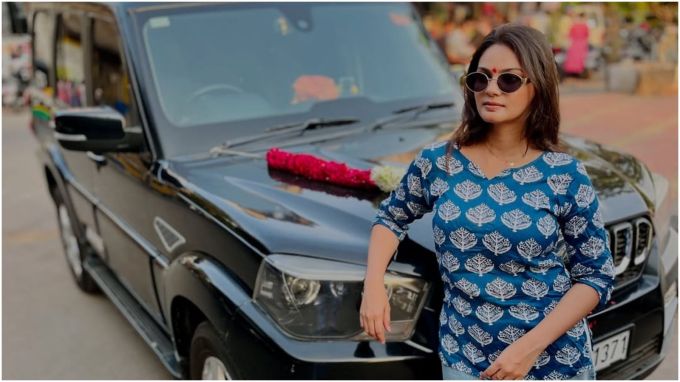 અંજલી વરમોરાના મૃત્યુ પછી, તેની ભાવનાત્મક રીલ પણ વાયરલ થઈ રહી છે. તેને તેની આત્મહત્યા સાથે જોડી દેવામાં આવી રહી છે. મૃત્યુ પહેલાં, અંજલિએ ઇન્સ્ટાગ્રામ પર વિવિધ ભાવનાત્મક પોસ્ટ્સ શેર કરી હતી. તેણીએ ગુજરાતીમાં લખ્યું હતું કે, 'બધા ગયા હોત તો સારું હોત, પરંતુ જ્યારે પ્રિયતમ ગયો હોય ત્યારે તે દુ:ખ છે.' (photo-instagram- anuu.varmora)