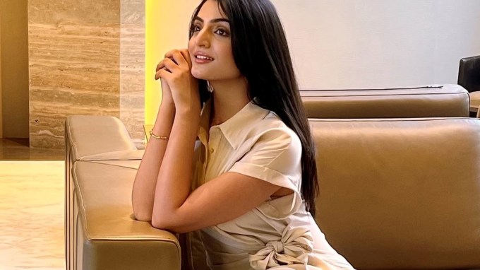 સ્વાતિ સોશિયલ મીડિયા પર ખૂબ જ સક્રિય છે. તેને ઇન્સ્ટાગ્રામ પર 43 હજાર લોકો ફોલો કરે છે. સ્વાતિ ઘણીવાર તેના ફોટા અને વીડિયો પોસ્ટ કરીને ચાહકો સાથે પણ જોડાયેલી રહે છે. (Photo : the_swati_sharma)