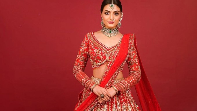 શો ના નવા પ્લોટમાં હોરર એપિસોડ જોવા મળી રહ્યો છે. ગોકુલધામ સોસાયટીના લોકો એક બંગલામાં પિકનિક માટે જાય છે, જ્યાં એક ભૂત રહે છે. એક પછી એક ગોકુલધામના લોકો તે ભૂતનો સામનો કરે છે.(Photo : the_swati_sharma)