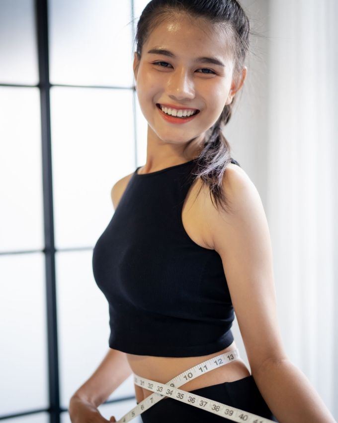 <strong>વજન નિયંત્રિતમાં મદદ કરે</strong> : વરિયાળીના બીજ ફાઇબરથી ભરપૂર હોય છે, જે તમને પેટ ભરે છે અને તમને સંતોષ અનુભવવામાં મદદ કરે છે. જમ્યા પછી તેમને ચાવવાથી બિનજરૂરી નાસ્તો ઓછો થાય છે અને સમય જતાં તમારા વજનને નિયંત્રિત કરવામાં મદદ મળે છે. તમે  ભોજન પછી અડધી ચમચી લીલી વરિયાળી ચાવીને ખાઈ શકો છો.