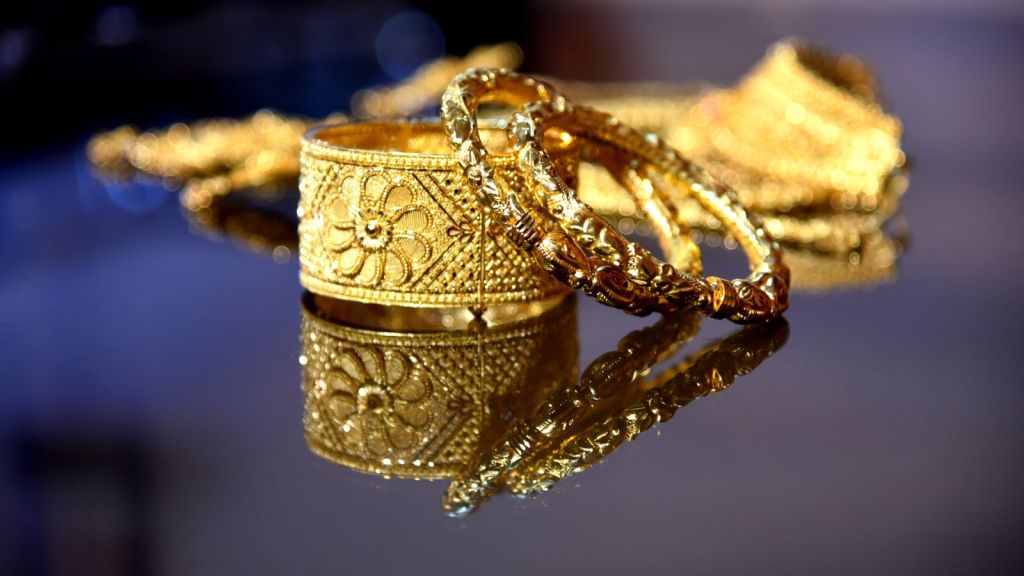 Gold Silver Crash: સોનામાં કડાકો, ચાંદી 2500 રૂપિયા સસ્તી થઇ, જાણો આજના ભાવ