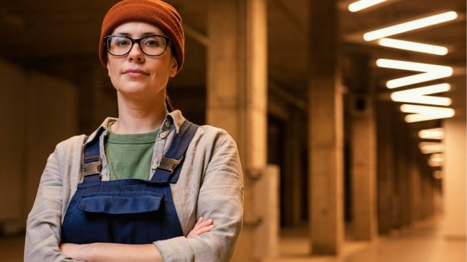 પીટીઆઈ અનુસાર, યુરલ ચેમ્બર ઓફ કોમર્સ એન્ડ ઇન્ડસ્ટ્રીના વડા આન્દ્રે બેસેડિને જણાવ્યું હતું કે ભારતમાંથી આવતા નિષ્ણાતો સ્વેર્દલોવસ્ક પ્રદેશમાં કુશળ કામદારોની અછતને પૂર્ણ કરશે. યેકાટેરિનબર્ગમાં એક નવું કોન્સ્યુલેટ પણ ખોલવામાં આવી રહ્યું છે, જે આ બાબતોની તપાસ કરશે. (photo -freepik)