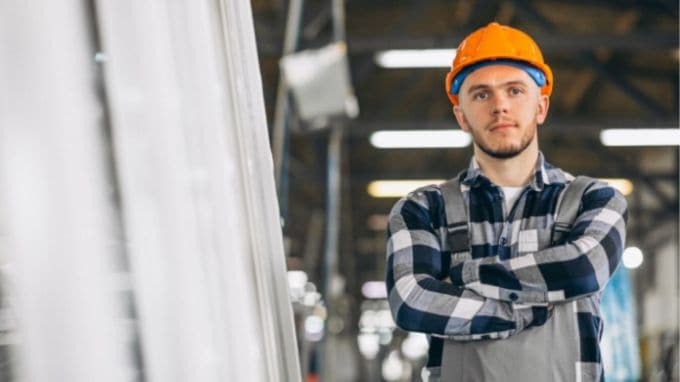 બેસેડિને ભાર મૂક્યો કે કંપનીઓને ઉત્પાદન વધારવાની જરૂર છે, પરંતુ અહીં કુશળ કામદારોની અછત છે. યુક્રેન સાથે ચાલી રહેલા યુદ્ધને કારણે કેટલાક કામદારો સરહદ પર તૈનાત છે, જ્યારે યુવાનો કામ કરવા માંગતા નથી.(photo -freepik)