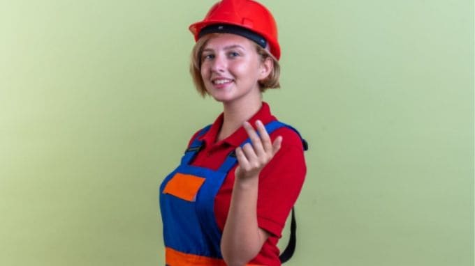 સ્વેર્દલોવસ્ક ક્યાં સ્થિત છે? સ્વેર્ડલોવસ્ક ઉરલ પર્વતમાળાઓ વચ્ચે આવેલું છે, જેની રાજધાની યેકાટેરિનબર્ગ છે. રશિયન ભારે ઉદ્યોગ અને લશ્કરી-ઔદ્યોગિક સંકુલ અહીં સ્થિત છે. ઉરલમાશ અને T-90 શ્રેણીની ટાંકી ઉત્પાદક ઉરલ વેગન ઝાવોડ જેવી વિશ્વ વિખ્યાત કંપનીઓ અહીં હાજર છે.(photo -freepik)