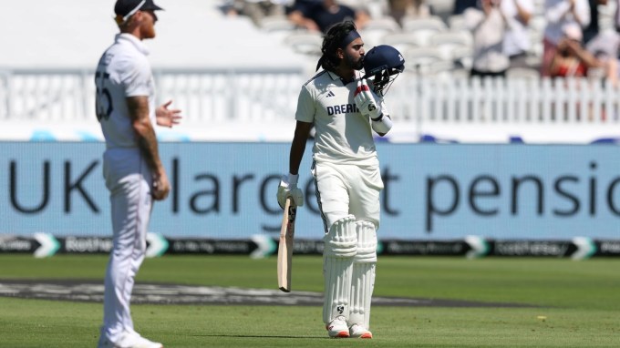 તેંડુલકર-એન્ડરસન ટેસ્ટ શ્રેણીમાં રાહુલની આ બીજી સદી છે. આ અગાઉ તેણે લીડ્ઝમાં બીજી ઈનિંગમાં 137 રન ફટકાર્યા હતા. તેણે બર્મિંઘમ ટેસ્ટની બીજી ઇનિંગમાં અડધી સદી ફટકારી હતી.(તસવીર - BCCI)