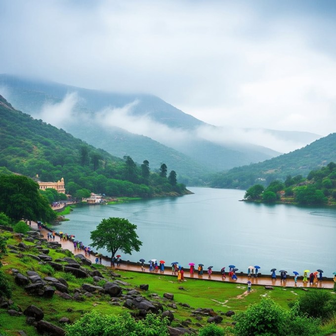 <strong>માઉન્ટ આબુ હિલ સ્ટેશન : Mount Abu Hill Station</strong><br>માઉન્ટ આબુ રાજસ્થાનનું એક માત્ર હિલ સ્ટેશન છે, જે ગુજરાતીઓનું પ્રિય પ્રવાસ સ્થળ છે. અરવલ્લીના પહાડોમાં વસેલું માઉન્ટ આબુ ચોમાસાના વરસાદમાં મનમોહક દેખાય છે. ચોમાસામાં વાદળોથી ઘેરાયેલા માઉન્ટ આબુ પર ગાઢ ધુમ્મસ જોઇ પ્રવાસીઓ રોમાંચ અનુભવે છે. કુદરતી ઝરણાં, લીલાછમ જંગલ અને ઠંડી હવા પ્રવાસીઓને શહેરના ઘોંઘાટથી દૂર શાંતિનો અનુભવ કરાવે છે. (Photo: Social Media)