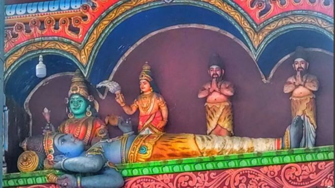 આ સ્થળનું નામ સુરુતાપલ્લી કેવી રીતે પડ્યું? : સુરુતાપલ્લી નામ એક પવિત્ર ઘટના સાથે સંકળાયેલું છે. જ્યારે ભગવાન શિવે સમુદ્ર મંથન દરમિયાન ઝેર પીધું, ત્યારે તેમની તબિયત થોડી બગડી, તે દરમિયાન તેઓ એક જગ્યાએ આવીને સૂઈ ગયા અને આ જોઈને માતા પાર્વતીએ પોતાનું માથું તેમના ખોળામાં રાખ્યું. તે સ્થાનનું નામ સુરુત્તપલ્લી હતું. (photo-Social media)
