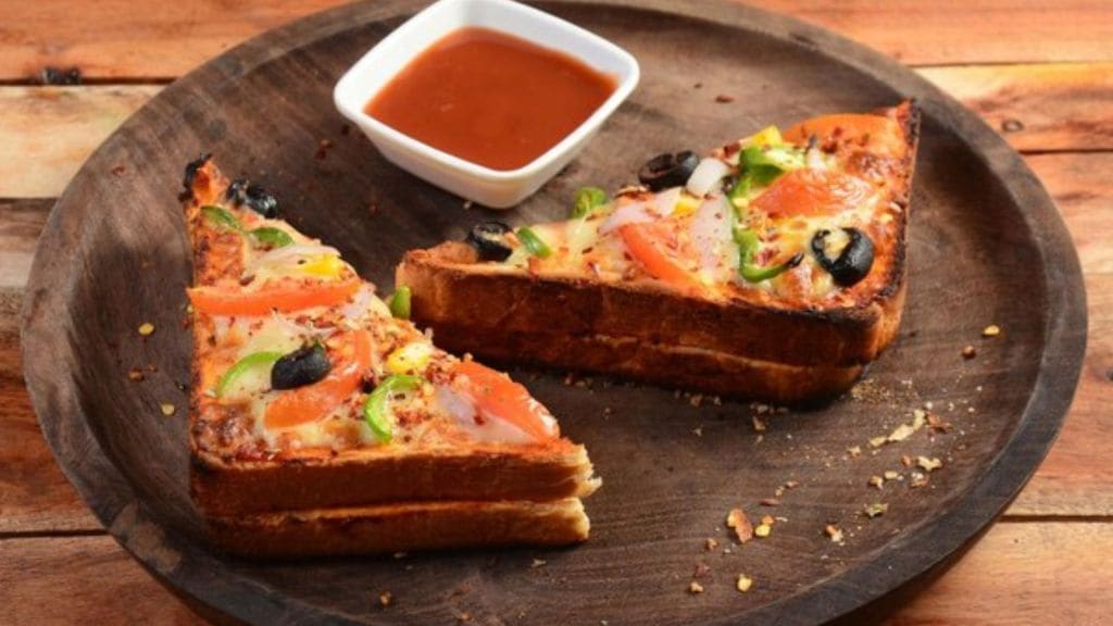 Suji Pizza Toast Recipe | ઓવન વગર માત્ર 15 મિનિટમાં બનાવો સોજી પીઝા ટોસ્ટ, બાળકો રોજ માંગશે!