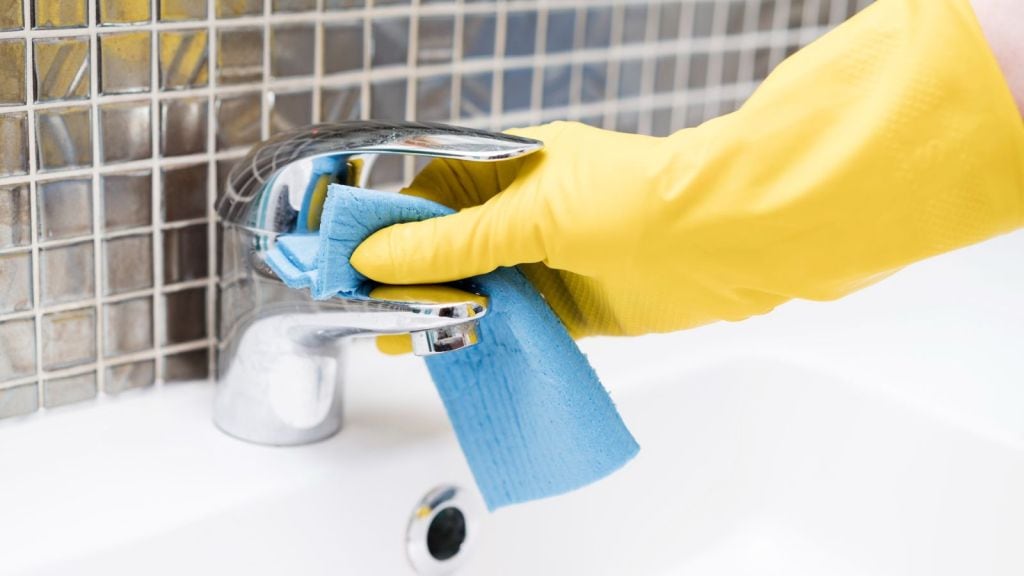 Tap Cleaning Hacks : નળ અને શાવર સાફ કરવાની 3 સરળ રીત, ડાઘ અને કાટ સાફ થઇ નવા જેવા ચમકશે