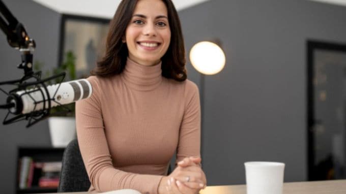 સમાન અને પુનરાવર્તિત સામગ્રી સામાન્ય હતી. હવે કારણ કે YouTube પ્લેટફોર્મ તરીકે TikTok જેવા પ્લેટફોર્મથી અલગ છે, YouTube મોનિટાઈજેશન પોલિસી બદલીને પુનરાવર્તિત વીડિઓઝને સાફ કરવાનો પ્રયાસ કરી રહ્યું છે.(photo- freepik)