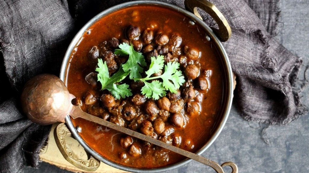 દેસી ચણાનું ચટપટું શાક બનાવવાની રેસીપી, ફટાફટ થઈ જશે તૈયાર