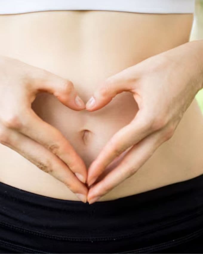 <strong>કબજિયાત દૂર કરે </strong>: મેથીમાં હાજર ફાઈબર મળને નરમ બનાવે છે અને આંતરડાની ગતિને સુધારે છે, જેનાથી કબજિયાતની સમસ્યા દૂર થાય છે. તે આંતરડાને સાફ રાખવામાં મદદ કરે છે. સવારે ખાલી પેટ મેથીનું પાણી પીવાથી શરીરમાં રહેલા ઝેરી તત્વો બહાર નીકળી જાય છે, જેનાથી પેટ અને આંતરડા સ્વચ્છ રહે છે.