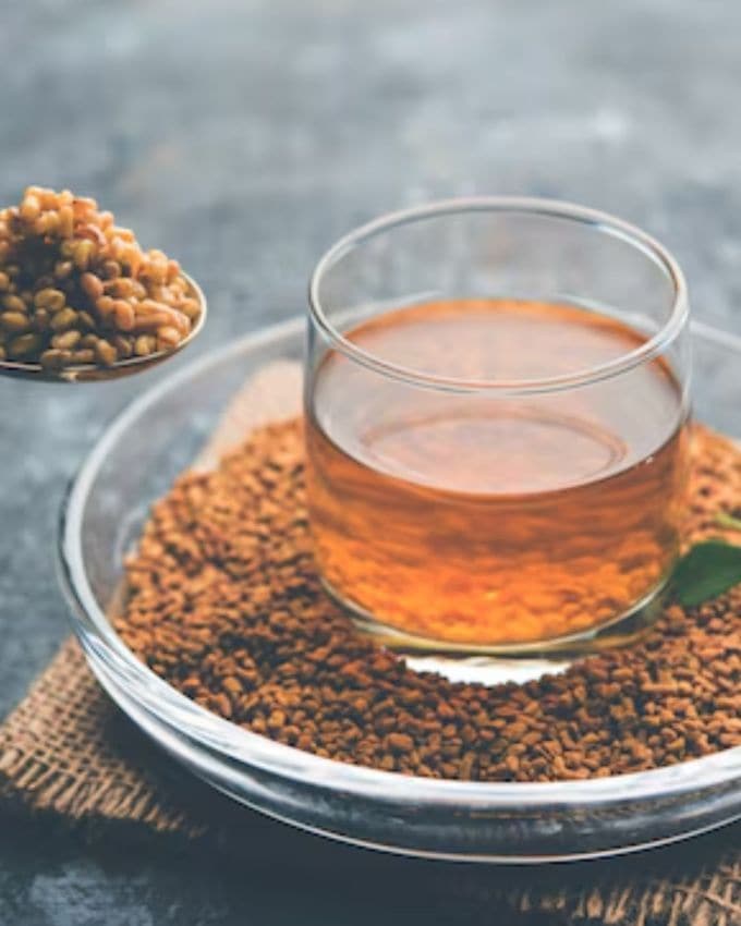 <strong>Soaked Fenugreek Seeds Benefits for Stomach | </strong>પાચન (Digestion) એ પેટનું મુખ્ય કાર્ય છે. જો પાચન યોગ્ય રીતે ન થાય, તો તે વિવિધ સ્વાસ્થ્ય સમસ્યાઓ તરફ દોરી શકે છે. અનહેલ્ધી ફાસ્ટ ફૂડ ખાવાથી પેટમાં કચરો જમા થાય છે. આનાથી ઘણી સ્વાસ્થ્ય સમસ્યાઓ થઈ શકે છે. તેથી, પેટને સાફ રાખવું ખૂબ જ મહત્વપૂર્ણ છે. પરંતુ ચિંતા કરશો નહિ! પલાળેલા મેથીના પાણી તમારું પેટ સાફ કરવામાં મદદ કરશે, અહીં જાણો 