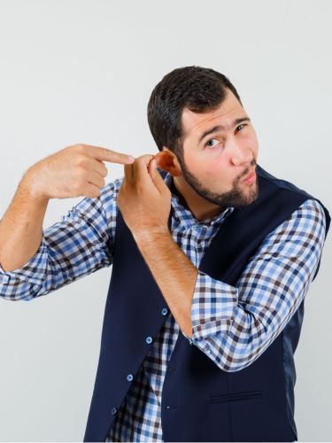 કાન પર વાળ હોવા શુભ કે અશુભ? શાસ્ત્રમાં શું કહ્યું છે?