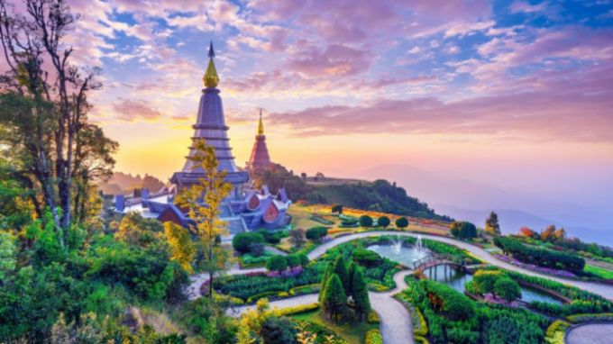 આ પેકેજ ઘણા દિવસો માટે રહેશે : તેમાં 7 દિવસ અને 6 દિવસનો ટૂર પેકેજ હશે. 11-08-2025 ના રોજ સાંજે 7:30 વાગ્યે એરપોર્ટ ઔપચારિકતાઓ પૂર્ણ કર્યા પછી, ફ્લાઇટ 11:10 વાગ્યે હૈદરાબાદથી ઉપડશે. તમને 3 સ્ટાર હોટેલમાં રહેવાની સુવિધા પણ આપવામાં આવશે. (photo-freepik)