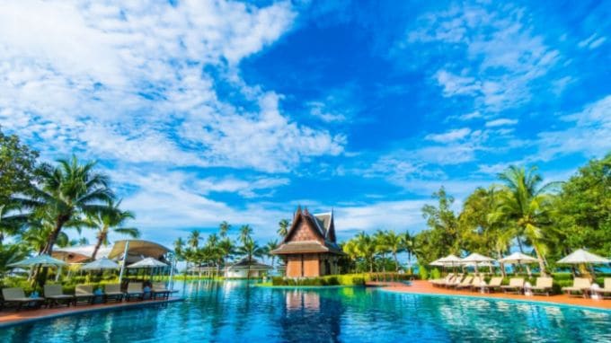 નાસ્તો, લંચ અને ડિનરનો ખર્ચ પેકેજમાં શામેલ છે અને તમારે એક પણ પૈસો અલગથી ખર્ચ કરવાની જરૂર નથી. સમગ્ર મુસાફરી સમયગાળા દરમિયાન મલેશિયા અને સિંગાપોરમાં સ્થાનિક ટૂર ગાઇડની સેવા પણ પેકેજમાં શામેલ છે.(photo-freepik)