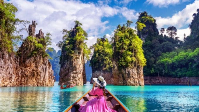 ભાડું આ હશે : ખર્ચ વિશે વાત કરીએ તો, આ ટ્રિપનો ખર્ચ સિંગલ શેરિંગમાં ₹ 1,49,230 થશે. ડબલ અને ટ્રિપલ શેરિંગ માટેનું ભાડું લગભગ ₹1,21,980 અને ₹1,21,860 નક્કી કરવામાં આવ્યું છે, 5 થી 11 વર્ષના બાળકો માટે ભાડું ₹1,09,560 છે. (photo-freepik)