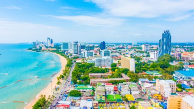 તેમાં શું શામેલ રહેશે નહીં : જો એરપોર્ટ ટેક્સ અથવા ઇંધણ સરચાર્જમાં કોઈ વધારો થશે, તો તમારે તે જાતે સહન કરવું પડશે. ખાદ્ય મેનુ પહેલાથી નક્કી કરવામાં આવે છે, તેમાં કોઈ વિકલ્પ રહેશે નહીં. ડ્રાઇવર, ગાઇડ અથવા પ્રતિનિધિઓને આપવામાં આવતી તમામ પ્રકારની ટિપ્સ તેમાં શામેલ નથી. (photo-freepik)