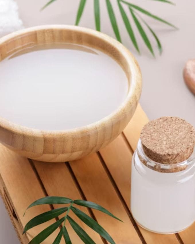 <strong>ચોખાનું પાણી:</strong> ચોખાનું પાણી વાળને મુલાયમ અને મજબૂત બનાવવામાં મદદ કરી શકે છે. આવા હેર પેકનો પ્રતિભાવ સંપૂર્ણપણે વ્યક્તિગત રહેશે. વાળની સંભાળ માટે એક અભિગમ જાળવવો જરૂરી છે, જેમાં સંતુલિત આહાર અને યોગ્ય સ્વચ્છતાનો સમાવેશ થાય છે.