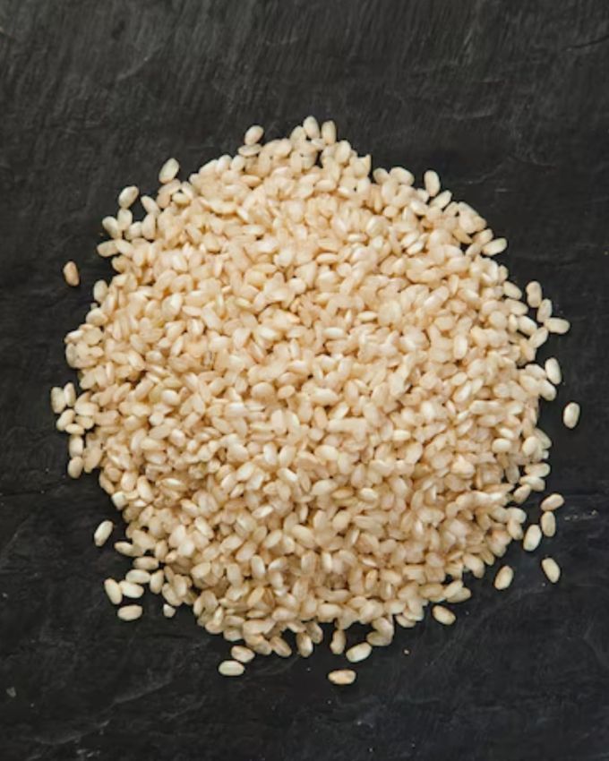 <strong>તલ: </strong>તેમાં રહેલ કેલ્શિયમ હાડકાંને સ્ટીલ જેવી મજબૂતી આપે છે. તલના બીજથી બનેલા રોટલા માત્ર સ્વાદિષ્ટ જ નથી પણ સ્વાસ્થ્ય માટે પણ ફાયદાકારક છે.