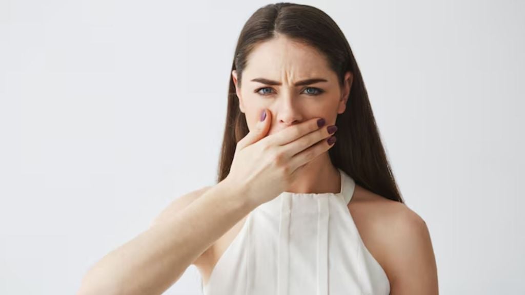 Bad Breathing Causes | કયા વિટામિનની ઉણપથી મોંમાંથી દુર્ગંધ આવે છે? છુટકારો મેળવવા આટલું કરો