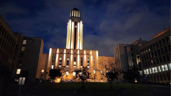 મોન્ટ્રીયલ યુનિવર્સિટી : કેનેડાની મોન્ટ્રીયલ યુનિવર્સિટી ફ્રેન્ચ બોલતા લોકો માટે યોગ્ય છે. મોટાભાગના વિદ્યાર્થીઓ ફ્રેન્ચ બોલતા દેશોમાંથી અહીં અભ્યાસ કરવા આવે છે. મોન્ટ્રીયલ યુનિવર્સિટીની સ્થાપના 1878 માં થઈ હતી. 'ગ્લોબલ એમ્પ્લોયબિલિટી' રેન્કિંગમાં મોન્ટ્રીયલ કેનેડામાં ચોથા ક્રમે છે. અહીંના 90% વિદ્યાર્થીઓને ગ્રેજ્યુએશનના છ મહિનાની અંદર નોકરી મળે છે. આ દવા, કાયદો, કૃત્રિમ બુદ્ધિ અને વ્યવસાય વહીવટનો અભ્યાસ કરવા માટે શ્રેષ્ઠ સંસ્થા છે. (photo- Social media)