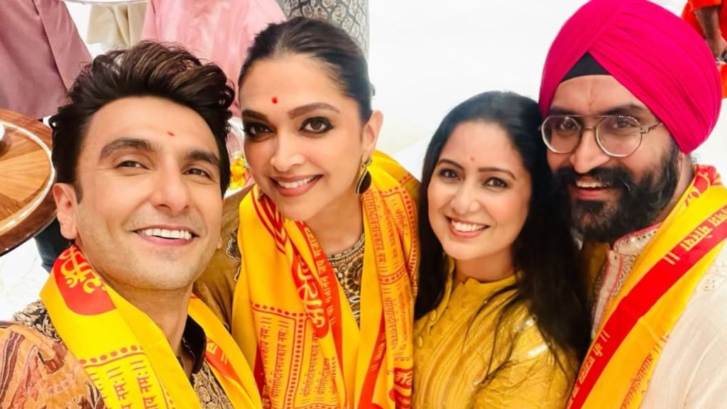 Deepika Padukone Ranveer Singh | રણવીર સિંહ અને દીપિકા પાદુકોણએ અંબાણી નિવાસ્થાને બાપ્પાના આશીર્વાદ લીધા, ફોટોઝ અને વિડીઓ થયા વાયરલ