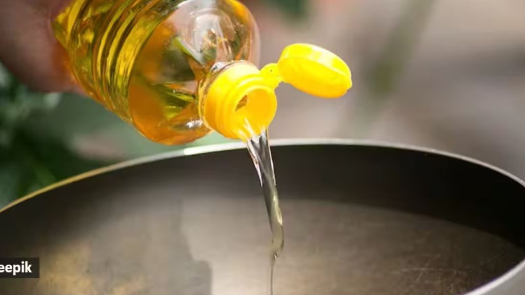 Eating Less Oil Benefits | દરરોજ 1 ચમચી તેલનું સેવન ઓછું કરવાથી શરીરને લાભ થાય? Eating Less Oil Benefits | દરરોજ 1 ચમચી તેલનું સેવન ઓછું કરવાથી શરીરને લાભ થાય?