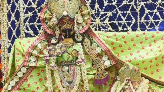 સેવા કુંજ : વૃંદાવનમાં સેવા કુંજને નિકુંજ વન તરીકે પણ ઓળખવામાં આવે છે, આ તે સ્થાન છે જ્યાં ભગવાન કૃષ્ણ રાધા રાણી અને ગોપીઓ સાથે રાસલીલા કરતા હતા. આ સ્થળની દિવ્યતા અને રહસ્ય આ સ્થાનને ખાસ બનાવે છે.(photo-Social media)