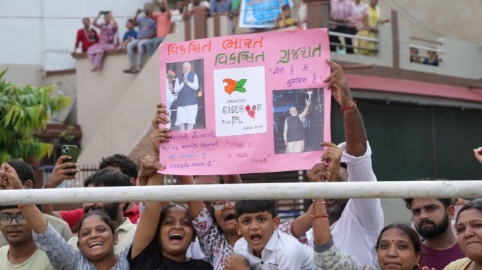 પીએમ મોદી આજથી બે દિવસ માટે ગુજરાતના મહેમાન બનશે. PM નરેન્દ્ર મોદી 25 અને 26 ઓગસ્ટના રોજ બે દિવસ ગુજરાતની મુલાકાતે છે. જ્યાં ઘણી પરિયોજનાનું ઉદ્ઘાટન અને લોકાર્પણ કરશે. (તસવીર: સોશિયલ મીડિયા)
