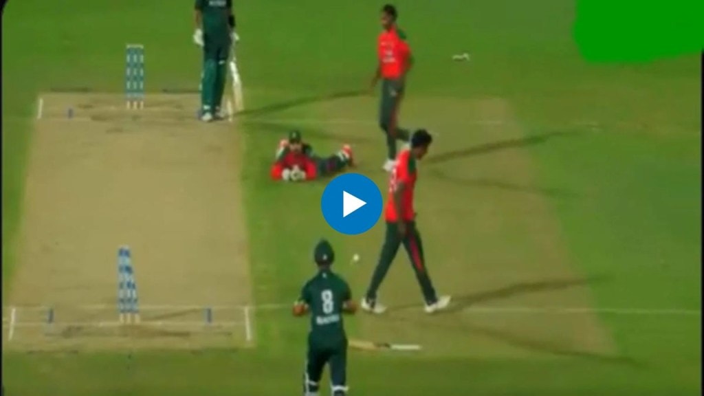 VIDEO: પાકિસ્તાની ખેલાડી બાળકની જેમ રન આઉટ થયો, બેટ ફેંકીને સાથી બેટ્સમેન પર બૂમો પાડવા લાગ્યો