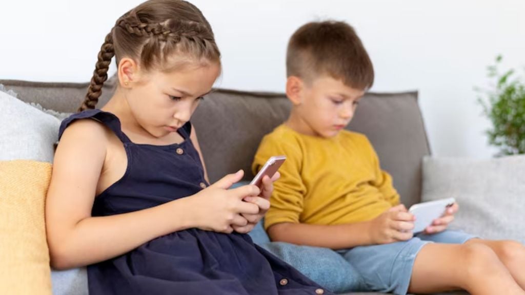 બાળકને સ્માર્ટફોન આપતા પહેલા આ બાબતનું ખાસ રાખો ધ્યાન, નહીં તો પસ્તાવો થશે !